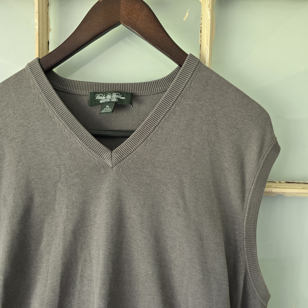 Brooks Brothers Gray Sleeveless Top